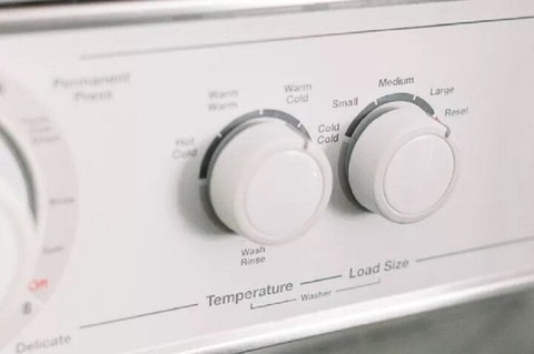 Nên giặt quần áo bằng nước nóng hay nước lạnh?- Ảnh 1. Nên giặt quần áo bằng nước nóng hay nước lạnh?- Ảnh 1.