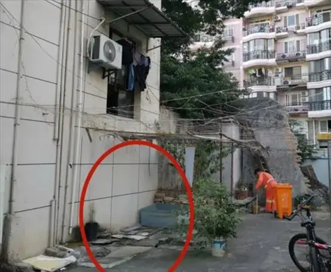 Nhặt chiếc dát giường cũ đem bán, nữ lao công lớn tuổi chết lặng vì bị đòi bồi thường 600 triệu đồng- Ảnh 3. Nhặt chiếc dát giường cũ đem bán, nữ lao công lớn tuổi chết lặng vì bị đòi bồi thường 600 triệu đồng- Ảnh 3.