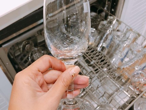 Hãy tránh 6 sai lầm này khi dùng máy rửa bát nếu bạn không muốn đồ thủy tinh của bạn bị đục và mờ- Ảnh 3. Hãy tránh 6 sai lầm này khi dùng máy rửa bát nếu bạn không muốn đồ thủy tinh của bạn bị đục và mờ- Ảnh 3.