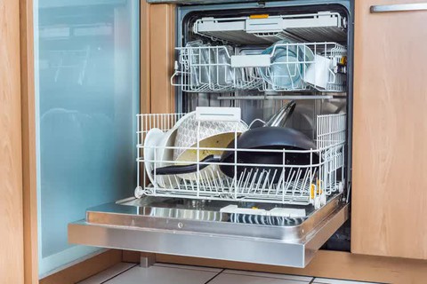 Hãy tránh 6 sai lầm này khi dùng máy rửa bát nếu bạn không muốn đồ thủy tinh của bạn bị đục và mờ- Ảnh 1. Hãy tránh 6 sai lầm này khi dùng máy rửa bát nếu bạn không muốn đồ thủy tinh của bạn bị đục và mờ- Ảnh 1.