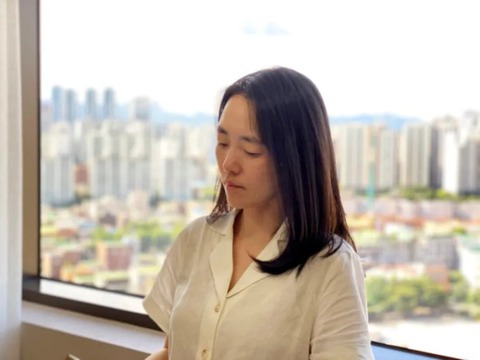 43 tuổi vẫn cô độc, người phụ nữ nhận bạn thân làm con nuôi để được ký giấy bảo lãnh đi viện, chăm sóc khi ốm đau và ma chay khi qua đời- Ảnh 1. 43 tuổi vẫn cô độc, người phụ nữ nhận bạn thân làm con nuôi để được ký giấy bảo lãnh đi viện, chăm sóc khi ốm đau và ma chay khi qua đời- Ảnh 1.