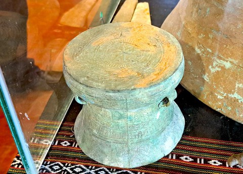 Cán bộ ngân hàng ở Gia Lai lấy 2 hiện vật cổ để làm ‘phép thử’ công tác bảo vệ?- Ảnh 2. Cán bộ ngân hàng ở Gia Lai lấy 2 hiện vật cổ để làm ‘phép thử’ công tác bảo vệ?- Ảnh 2.
