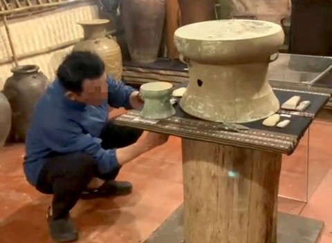 Cán bộ ngân hàng ở Gia Lai lấy 2 hiện vật cổ để làm ‘phép thử’ công tác bảo vệ?- Ảnh 1. Cán bộ ngân hàng ở Gia Lai lấy 2 hiện vật cổ để làm ‘phép thử’ công tác bảo vệ?- Ảnh 1.
