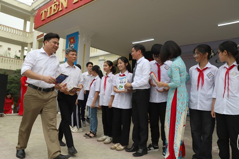 Món quá quý giá nhất dành cho học sinh Hải Dương- Ảnh 3. Món quá quý giá nhất dành cho học sinh Hải Dương- Ảnh 3.