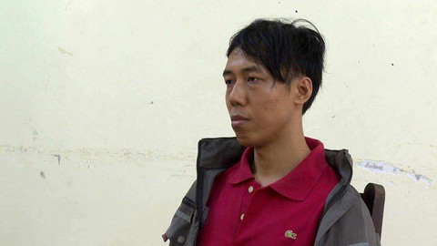 Táo tợn dùng dùi cui điện xông vào cướp tiệm vàng giữa trưa- Ảnh 2. Táo tợn dùng dùi cui điện xông vào cướp tiệm vàng giữa trưa- Ảnh 2.