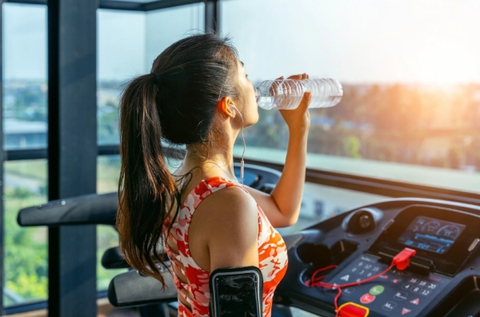 Vi khuẩn ẩn nấp từ thiết bị tập luyện đến quần áo tập, đừng ai chủ quan khi đi tập gym!- Ảnh 3.