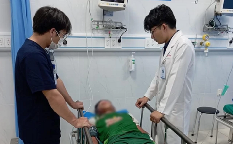 Ngậm thuốc ho, cầu thủ trẻ HAGL bị sốc phản vệ- Ảnh 1.