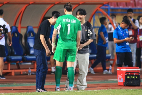 Ông Kim Sang-sik gặp riêng Đình Trọng, HLV V.League nói thẳng: Ông Kim Sang-sik gặp riêng Đình Trọng, HLV V.League nói thẳng: