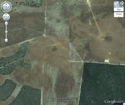 10 thứ bí ẩn được Google Earth phát hiện: Hình ảnh số 1 từng gây tranh cãi nảy lửa- Ảnh 9. 10 thứ bí ẩn được Google Earth phát hiện: Hình ảnh số 1 từng gây tranh cãi nảy lửa- Ảnh 9.
