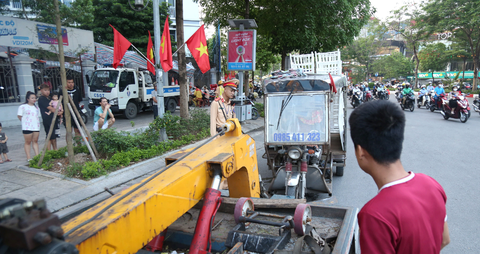 5 Tổ công tác "đặc biệt" của Công an Hà Nội đồng loạt xuất hiện trên đường phố để làm gì?- Ảnh 5. 5 Tổ công tác "đặc biệt" của Công an Hà Nội đồng loạt xuất hiện trên đường phố để làm gì?- Ảnh 5.