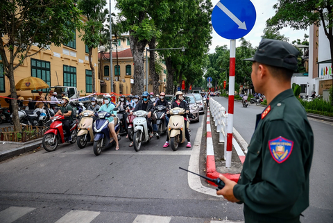 5 Tổ công tác "đặc biệt" của Công an Hà Nội đã làm nhiệm vụ gì sau 7 ngày ra quân?- Ảnh 3. 5 Tổ công tác "đặc biệt" của Công an Hà Nội đã làm nhiệm vụ gì sau 7 ngày ra quân?- Ảnh 3.