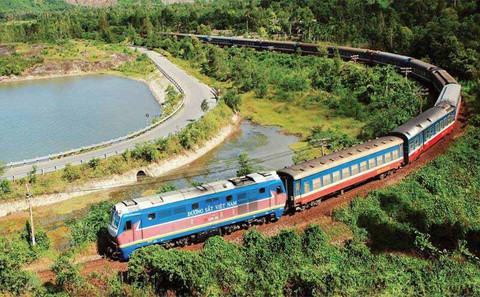 Chuyến tàu giá hơn 100.000đ chạy hơn 2 tiếng lúc nào cũng thấy đông: Có gì mà thu hút du khách đến vậy?- Ảnh 1. Chuyến tàu giá hơn 100.000đ chạy hơn 2 tiếng lúc nào cũng thấy đông: Có gì mà thu hút du khách đến vậy?- Ảnh 1.
