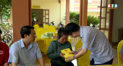 Vụ bé trai 5 tuổi tử vong do bị bỏ quên trên xe đưa đón: Đau lòng chuẩn bị tang lễ- Ảnh 3. Vụ bé trai 5 tuổi tử vong do bị bỏ quên trên xe đưa đón: Đau lòng chuẩn bị tang lễ- Ảnh 3.