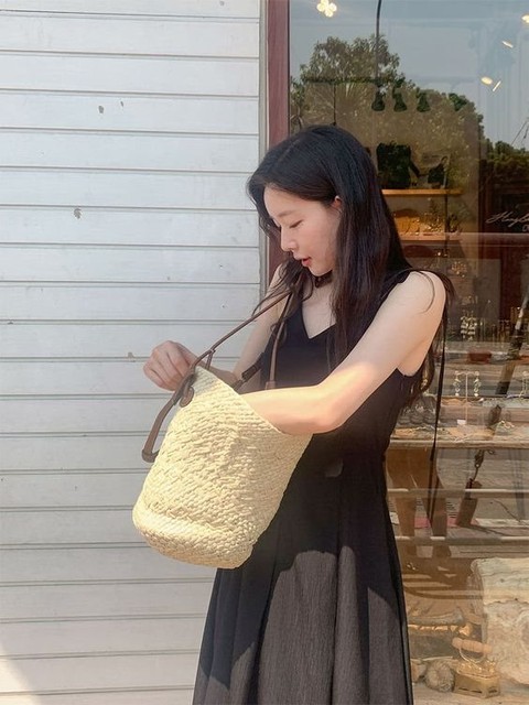 GenZ dần trở thành thế hệ thận trọng nhất? Dù mới ra trường, vừa đi làm đã phải nhắc bản thân phải cố mua vàng cho bằng được!- Ảnh 2. GenZ dần trở thành thế hệ thận trọng nhất? Dù mới ra trường, vừa đi làm đã phải nhắc bản thân phải cố mua vàng cho bằng được!- Ảnh 2.