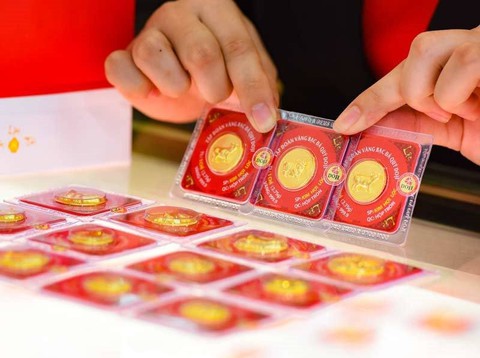 GenZ dần trở thành thế hệ thận trọng nhất? Dù mới ra trường, vừa đi làm đã phải nhắc bản thân phải cố mua vàng cho bằng được!- Ảnh 3. GenZ dần trở thành thế hệ thận trọng nhất? Dù mới ra trường, vừa đi làm đã phải nhắc bản thân phải cố mua vàng cho bằng được!- Ảnh 3.