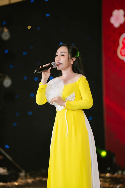 Chuyện ít biết về con gái nuôi ca sĩ Hương Lan: Xinh đẹp, giọng hát ngọt ngào, U40 chưa chồng con- Ảnh 2. Chuyện ít biết về con gái nuôi ca sĩ Hương Lan: Xinh đẹp, giọng hát ngọt ngào, U40 chưa chồng con- Ảnh 2.