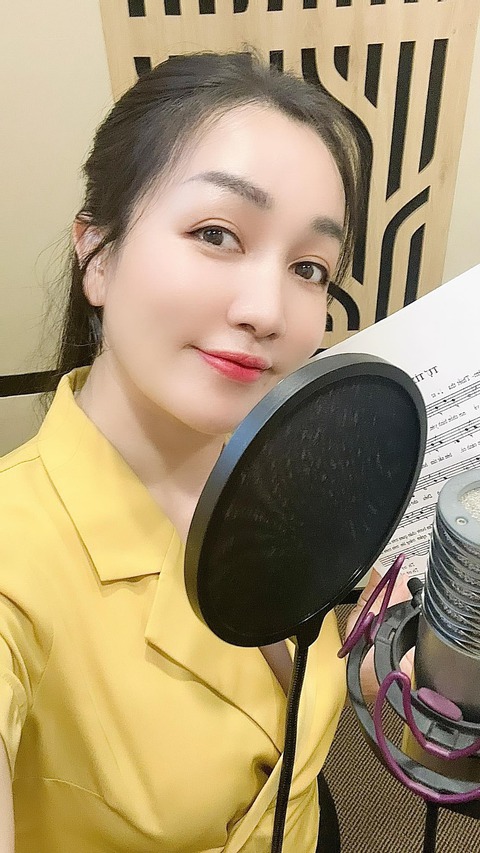 Chuyện ít biết về con gái nuôi ca sĩ Hương Lan: Xinh đẹp, giọng hát ngọt ngào, U40 chưa chồng con- Ảnh 5. Chuyện ít biết về con gái nuôi ca sĩ Hương Lan: Xinh đẹp, giọng hát ngọt ngào, U40 chưa chồng con- Ảnh 5.