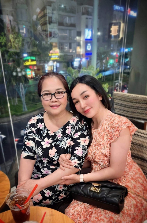 Chuyện ít biết về con gái nuôi ca sĩ Hương Lan: Xinh đẹp, giọng hát ngọt ngào, U40 chưa chồng con- Ảnh 7. Chuyện ít biết về con gái nuôi ca sĩ Hương Lan: Xinh đẹp, giọng hát ngọt ngào, U40 chưa chồng con- Ảnh 7.