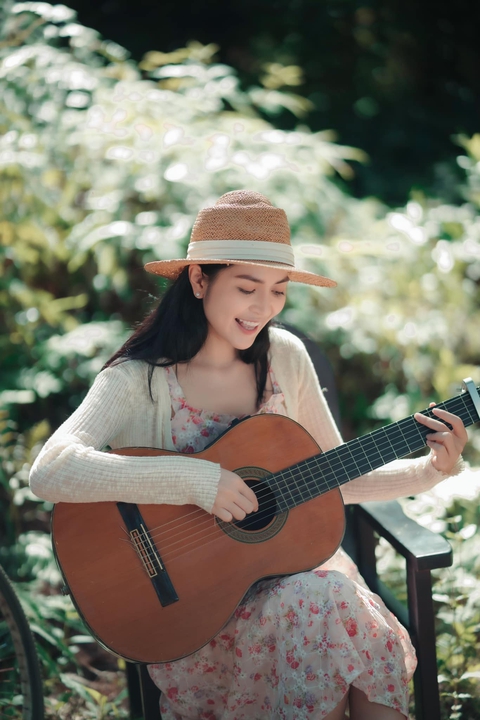Cuộc đời thăng trầm của nữ ca sĩ Việt xinh đẹp, giỏi giang: 34 tuổi vẫn độc thân- Ảnh 2. Cuộc đời thăng trầm của nữ ca sĩ Việt xinh đẹp, giỏi giang: 34 tuổi vẫn độc thân- Ảnh 2.