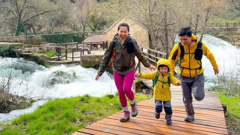Coi thế giới là trường học, cặp vợ chồng nghỉ việc đưa con 4 tuổi đi qua 23 quốc gia- Ảnh 1. Coi thế giới là trường học, cặp vợ chồng nghỉ việc đưa con 4 tuổi đi qua 23 quốc gia- Ảnh 1.