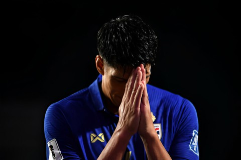 Madam Pang bật khóc, dàn sao tuyển Thái Lan "đổ gục" sau thất bại cay đắng ở vòng loại World Cup- Ảnh 6. Madam Pang bật khóc, dàn sao tuyển Thái Lan "đổ gục" sau thất bại cay đắng ở vòng loại World Cup- Ảnh 6.