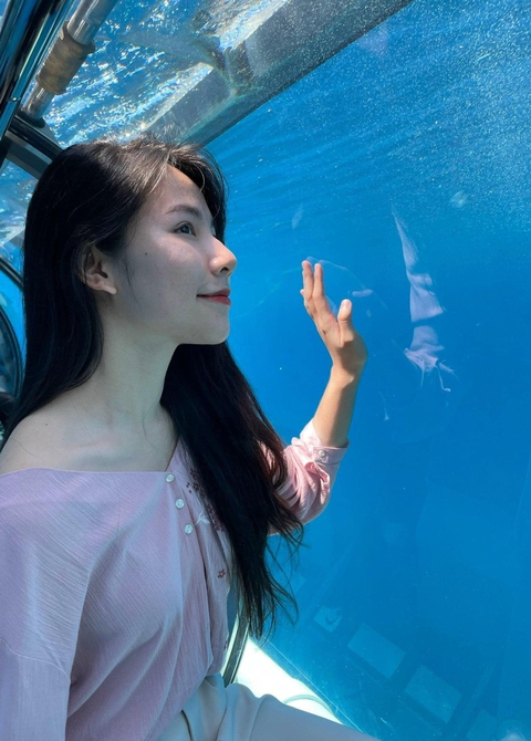 Chuyến tàu lặn biển "trong suốt" đầu tiên ở Việt Nam: Xuống được độ sâu 100m, báo quốc tế phải ca ngợi- Ảnh 10. Chuyến tàu lặn biển "trong suốt" đầu tiên ở Việt Nam: Xuống được độ sâu 100m, báo quốc tế phải ca ngợi- Ảnh 10.