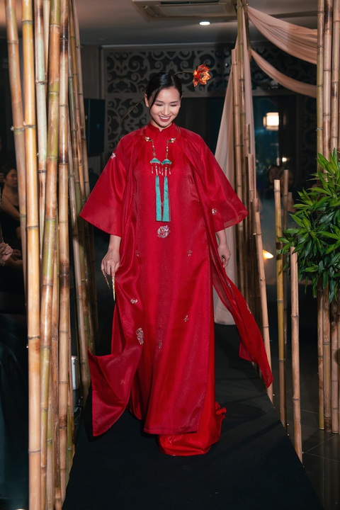 Maya trở lại sàn diễn thời trang sau 17 năm vì Cao Minh Tiến- Ảnh 3. Maya trở lại sàn diễn thời trang sau 17 năm vì Cao Minh Tiến- Ảnh 3.