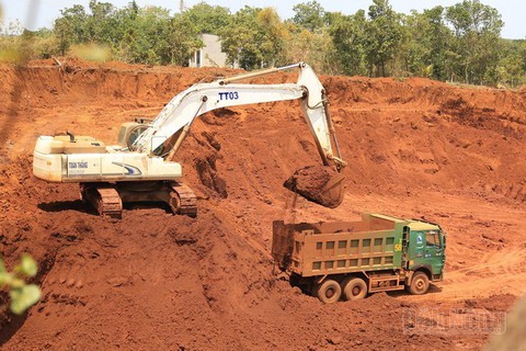 Huyện có 2/3 diện tích nằm trên 'mỏ vàng', nỗ lực giải phóng mặt bằng khai mở 'kho báu', quyết tâm lên thị xã và thành trung tâm công nghiệp nhôm quốc gia- Ảnh 1. Huyện có 2/3 diện tích nằm trên 'mỏ vàng', nỗ lực giải phóng mặt bằng khai mở 'kho báu', quyết tâm lên thị xã và thành trung tâm công nghiệp nhôm quốc gia- Ảnh 1.