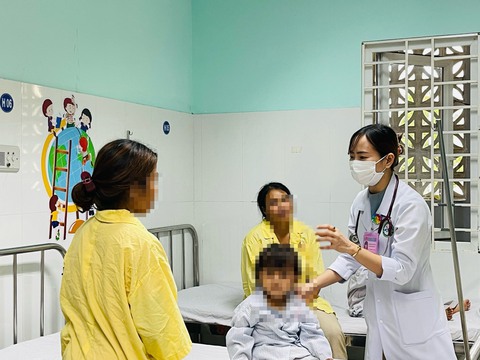 Liên tiếp 3 trẻ ở Kon Tum uống nhầm 1 chất có màu hồng vì tưởng là nước ngọt, một cháu tử vong- Ảnh 1. Liên tiếp 3 trẻ ở Kon Tum uống nhầm 1 chất có màu hồng vì tưởng là nước ngọt, một cháu tử vong- Ảnh 1.