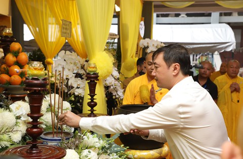 Đại lão Hòa thượng Thích Trí Quảng viếng Hòa thượng Thích Huệ Trí- Ảnh 6. Đại lão Hòa thượng Thích Trí Quảng viếng Hòa thượng Thích Huệ Trí- Ảnh 6.