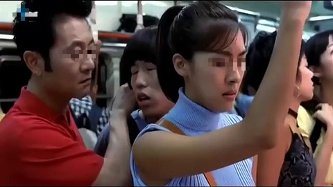 Sàm sỡ cô gái trên tàu điện, gã Sở Khanh tái mặt khi bị “phản đòn”- Ảnh 2. Sàm sỡ cô gái trên tàu điện, gã Sở Khanh tái mặt khi bị “phản đòn”- Ảnh 2.