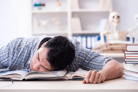 Không ngủ trưa có nguy cơ rút ngắn tuổi thọ không? Sau 50 tuổi, hãy nhớ 