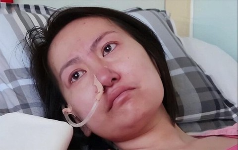 Cô gái mặc váy cưới vẫy tay chào mọi người trong đám tang chính mình - Ảnh 3. Cô gái mặc váy cưới vẫy tay chào mọi người trong đám tang chính mình - Ảnh 3.