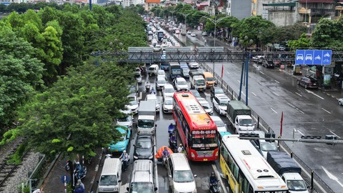 Giao thông Hà Nội ùn tắc kéo dài từ sáng đến trưa trước kỳ nghỉ lễ 2/9 - Ảnh 8. Giao thông Hà Nội ùn tắc kéo dài từ sáng đến trưa trước kỳ nghỉ lễ 2/9 - Ảnh 8.