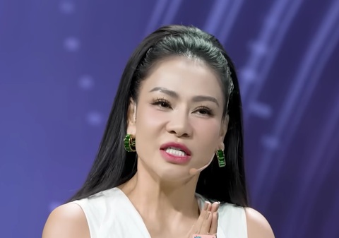 NSND Thanh Lam nhắc nhở đàn em: "Em có đâm lén chị thì chị vẫn là chị đại" - Ảnh 3. NSND Thanh Lam nhắc nhở đàn em: "Em có đâm lén chị thì chị vẫn là chị đại" - Ảnh 3.
