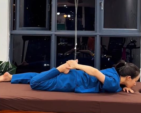 Bài tập cải thiện tình trạng ưỡn gối, cong chân: Chăm tập mỗi ngày chị em sớm có chân thẳng, tránh thoái hóa khớp gối- Ảnh 7. Bài tập cải thiện tình trạng ưỡn gối, cong chân: Chăm tập mỗi ngày chị em sớm có chân thẳng, tránh thoái hóa khớp gối- Ảnh 7.