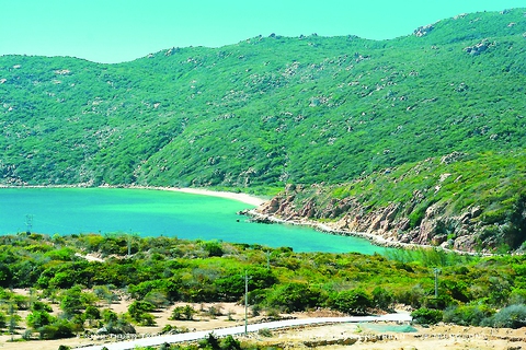 Phát hiện bãi biển hoang sơ gần Nha Trang, được ví như "nàng tiên ngủ quên", nhiều người chưa hề nghe tên- Ảnh 2. Phát hiện bãi biển hoang sơ gần Nha Trang, được ví như "nàng tiên ngủ quên", nhiều người chưa hề nghe tên- Ảnh 2.