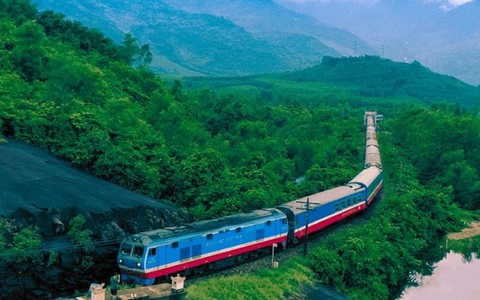 Chuyến tàu đi chưa tới 300km, giá vé vài trăm ngàn: Du khách nhận xét "Không khác gì khách sạn"- Ảnh 1. Chuyến tàu đi chưa tới 300km, giá vé vài trăm ngàn: Du khách nhận xét "Không khác gì khách sạn"- Ảnh 1.