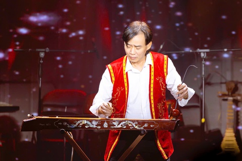 Mãn nhãn đêm nhạc "Hồn Việt"- Ảnh 1. Mãn nhãn đêm nhạc "Hồn Việt"- Ảnh 1.