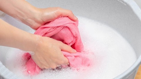 Có 1 loại quần áo bẩn tuyệt đối không được bỏ vào máy giặt sấy, cháy nổ có ngày!- Ảnh 3. Có 1 loại quần áo bẩn tuyệt đối không được bỏ vào máy giặt sấy, cháy nổ có ngày!- Ảnh 3.