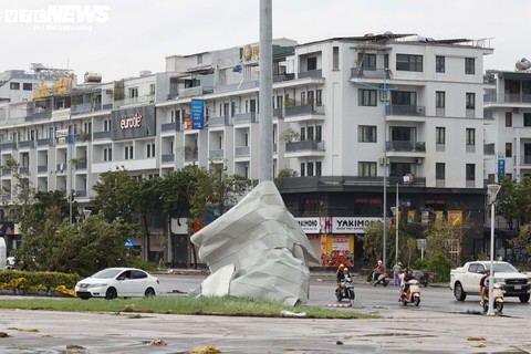 Hai công trình nghìn tỷ của Hạ Long bị phá huỷ sau siêu bão Yagi- Ảnh 9. Hai công trình nghìn tỷ của Hạ Long bị phá huỷ sau siêu bão Yagi- Ảnh 9.