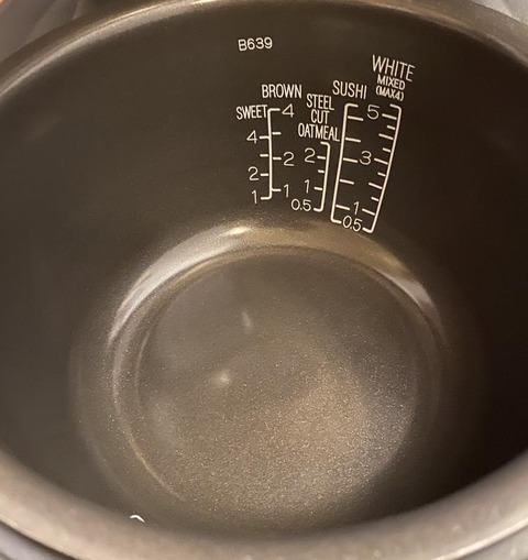 Nồi cơm nào cũng có 2 chi tiết "đỉnh ngầm", đáng tiếc là 99% người dùng ngó lơ - Ảnh 2. Nồi cơm nào cũng có 2 chi tiết "đỉnh ngầm", đáng tiếc là 99% người dùng ngó lơ - Ảnh 2.