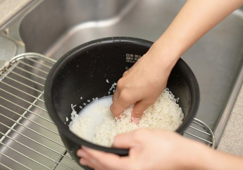 Nồi cơm nào cũng có 2 chi tiết "đỉnh ngầm", đáng tiếc là 99% người dùng ngó lơ - Ảnh 4. Nồi cơm nào cũng có 2 chi tiết "đỉnh ngầm", đáng tiếc là 99% người dùng ngó lơ - Ảnh 4.