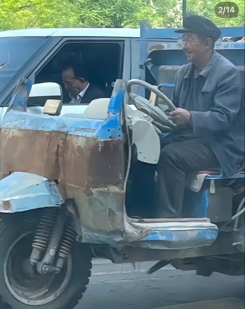 Những bức ảnh đối lập cuộc sống người cao tuổi khiến bạn phải suy ngẫm - Ảnh 6. Những bức ảnh đối lập cuộc sống người cao tuổi khiến bạn phải suy ngẫm - Ảnh 6.