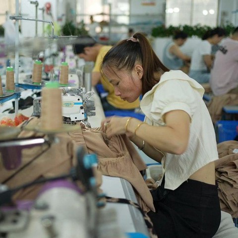 Sự thật gây sốc đằng sau chiếc váy 100 nghìn đồng bạn mua trên mạng mỗi ngày- Ảnh 1. Sự thật gây sốc đằng sau chiếc váy 100 nghìn đồng bạn mua trên mạng mỗi ngày- Ảnh 1.