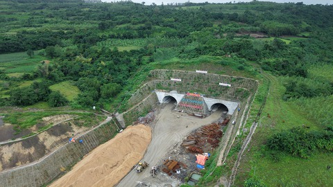 Đào thông hầm xuyên núi dài 1.020m trên cao tốc 10.700 tỷ đồng, 806 con người vượt khó báo tin vui - Ảnh 1.