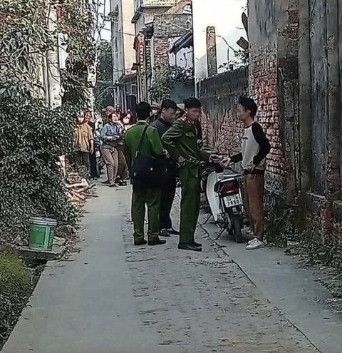 Vụ 4 người chết bất thường ở Hà Nội: Hàng xóm tiết lộ sự bất thường của gia đình nạn nhân 2 ngày trước - Ảnh 2.