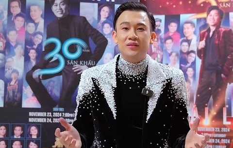 Nữ ca sĩ yêu thầm Hoài Linh: "Tôi từng ở nhà anh, được anh lái xe đến đón"- Ảnh 1. Nữ ca sĩ yêu thầm Hoài Linh: "Tôi từng ở nhà anh, được anh lái xe đến đón"- Ảnh 1.