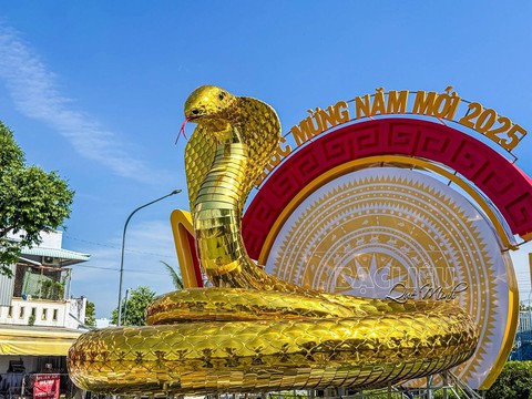 Cuộc đua linh vật rắn 2025: Kim xà quyền uy, "bé Na tẻn tẻn" chiếm sóng mạng xã hội - Ảnh 3. Cuộc đua linh vật rắn 2025: Kim xà quyền uy, "bé Na tẻn tẻn" chiếm sóng mạng xã hội - Ảnh 3.