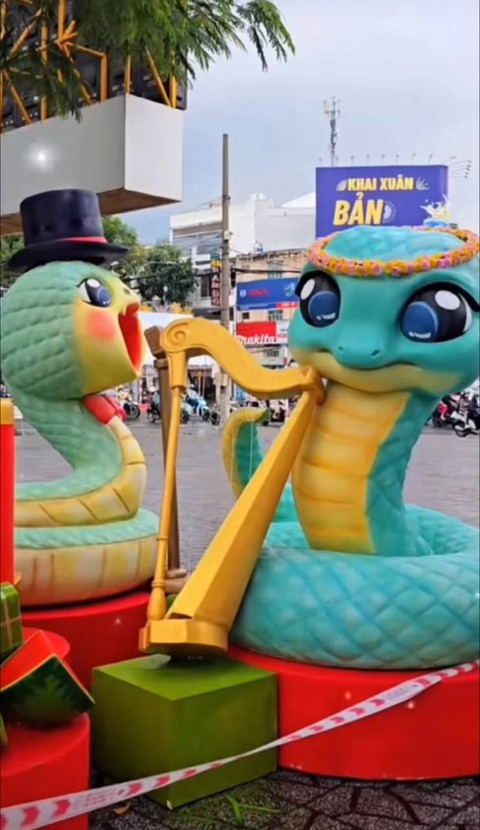 Cuộc đua linh vật rắn 2025: Kim xà quyền uy, "bé Na tẻn tẻn" chiếm sóng mạng xã hội - Ảnh 21. Cuộc đua linh vật rắn 2025: Kim xà quyền uy, "bé Na tẻn tẻn" chiếm sóng mạng xã hội - Ảnh 21.